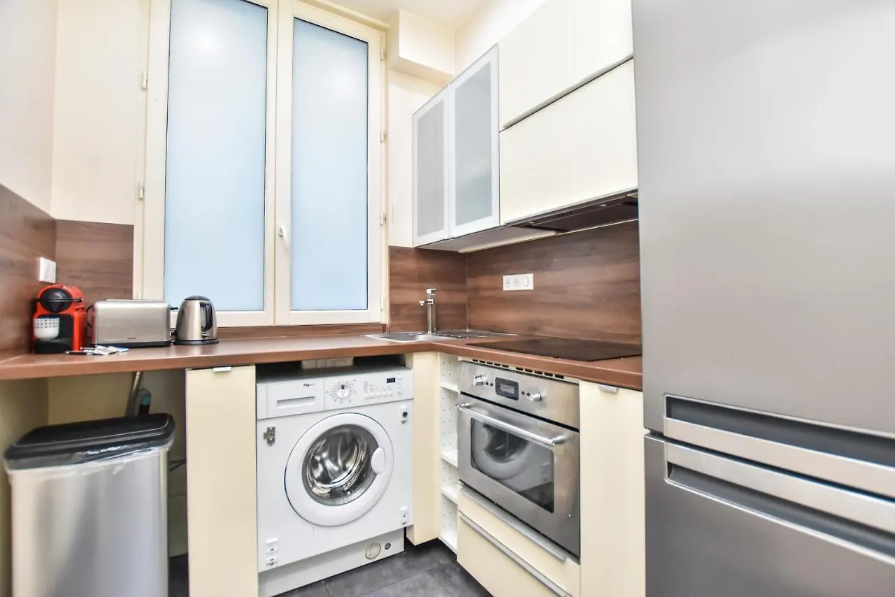 Cmg Reaumur Apartment