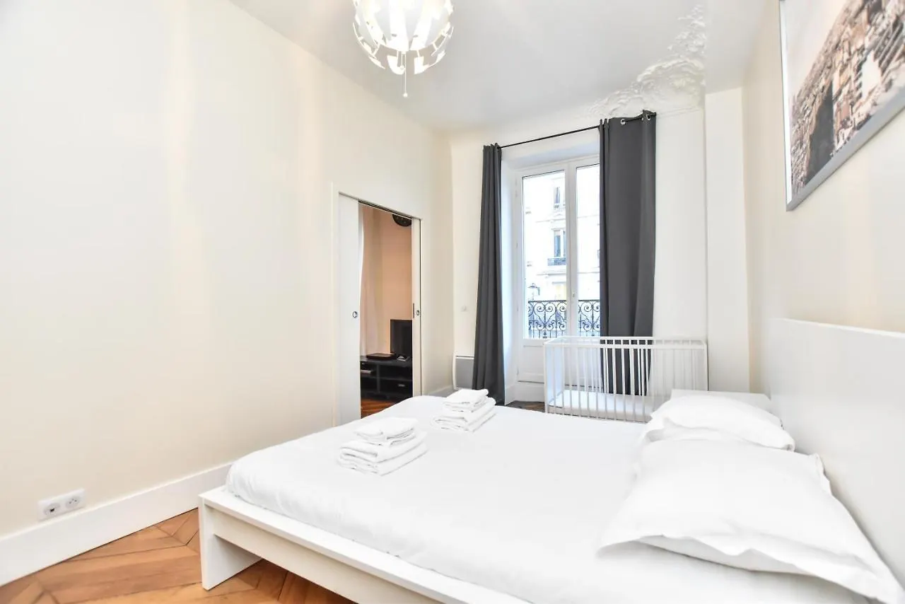 Cmg Reaumur Apartment